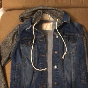 Jean jacket with cloth hood and long sleeves.